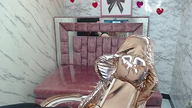 Snapshot of Red_Bunny_v chatting on 09-09-25, 01:10 Red Bunny v online show from 09-09-25, 01:10