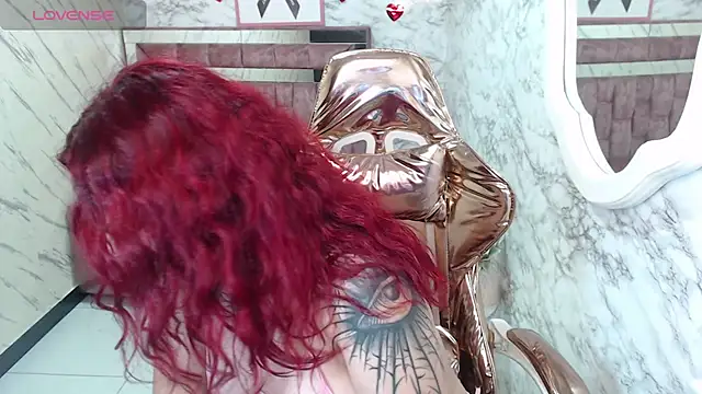 Snapshot of Red_Bunny_v chatting on 12-16-25, 01:21 Red Bunny v online show from 12-16-25, 01:21