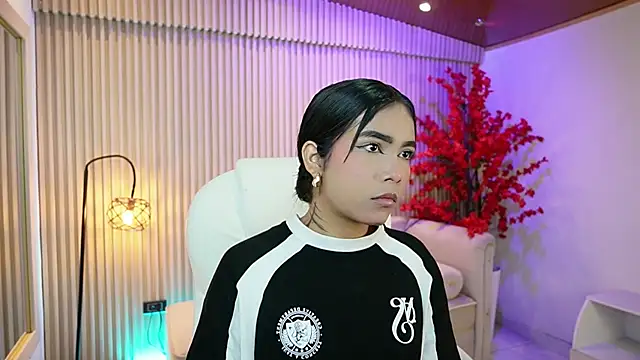 Snapshot of GiaNovak chatting on 10-07-25, 11:40 GiaNovak online show from 10-07-25, 11:40