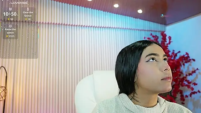 Snapshot of GiaNovak chatting on 10-14-25, 11:33 GiaNovak online show from 10-14-25, 11:33