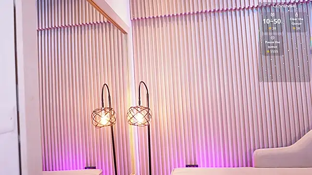 Snapshot of GiaNovak chatting on 10-16-25, 11:55 GiaNovak online show from 10-16-25, 11:55