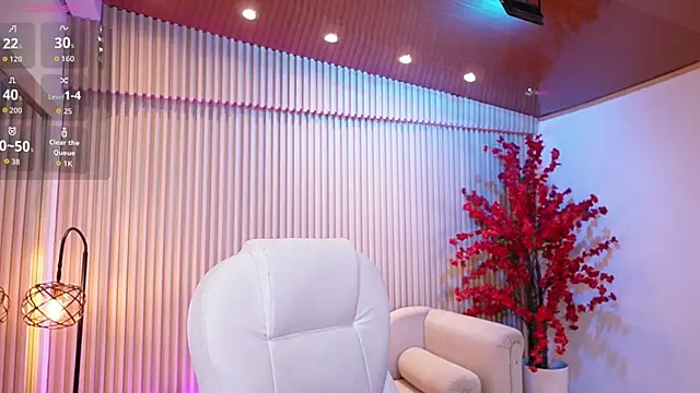 Snapshot of GiaNovak chatting on 10-27-25, 11:47 GiaNovak online show from 10-27-25, 11:47