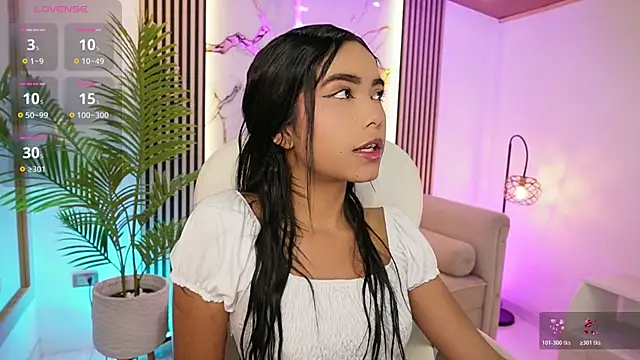 Snapshot of GiaNovak chatting on 11-15-25, 01:29 GiaNovak online show from 11-15-25, 01:29