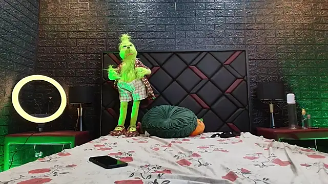 DannySamm online show from 12-23-25, 04:21