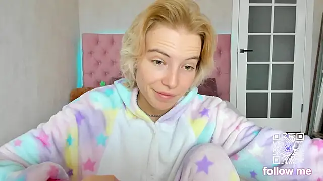 Snapshot of Pink_Lila18 chatting on 10-07-25, 08:22 Pink Lila18 online show from 10-07-25, 08:22