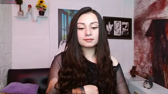 Snapshot of Eva_Roussell chatting on 04-21-26, 02:45 Eva Roussell online show from 04-21-26, 02:45