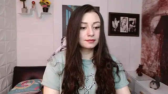 Snapshot of Eva_Roussell chatting on 04-22-26, 02:29 Eva Roussell online show from 04-22-26, 02:29