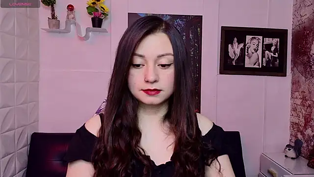 Snapshot of Eva_Roussell chatting on 05-19-26, 03:18 Eva Roussell online show from 05-19-26, 03:18