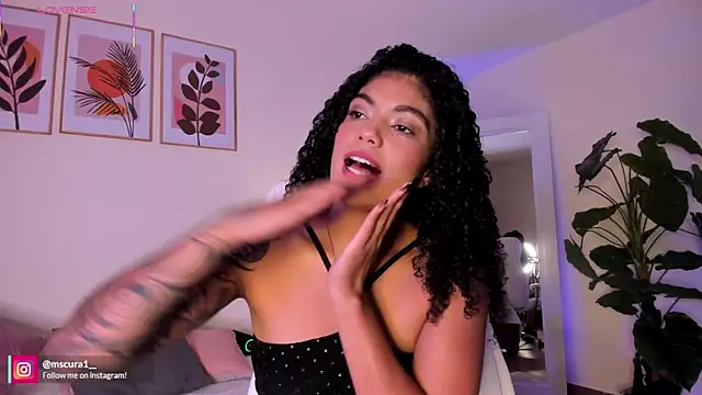 Snapshot of miss_curazao chatting on 06-25-26, 01:15 miss curazao online show from 06-25-26, 01:15