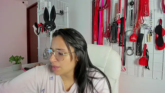 Snapshot of _adahara_queen chatting on 11-22-25, 04:00 adahara queen online show from 11-22-25, 04:00