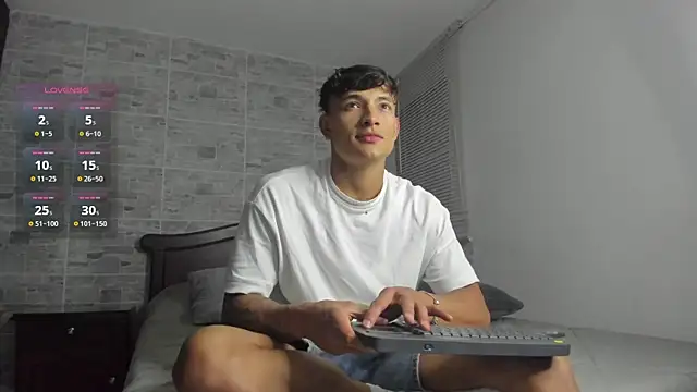 Snapshot of DavisFirb chatting on 09-22-25, 02:24 DavisFirb online show from 09-22-25, 02:24