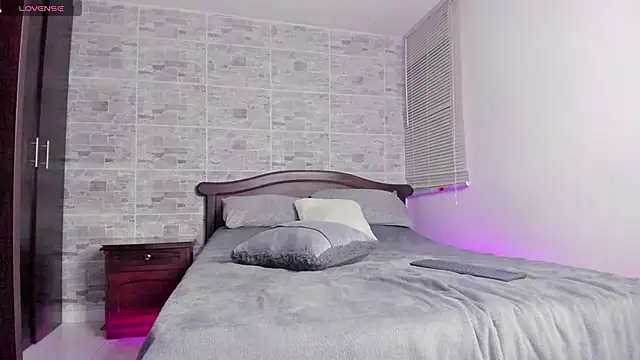 Snapshot of DavisFirb chatting on 10-29-25, 02:25 DavisFirb online show from 10-29-25, 02:25