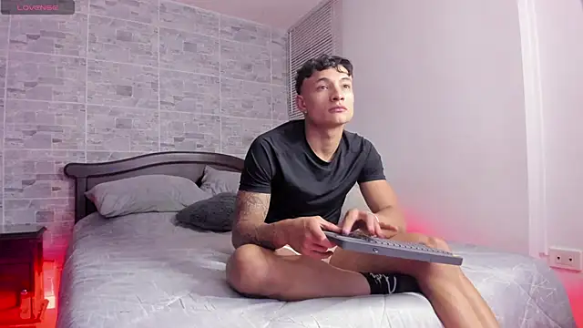 Snapshot of DavisFirb chatting on 11-22-25, 03:05 DavisFirb online show from 11-22-25, 03:05