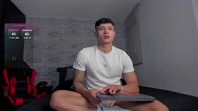 Snapshot of DavisFirb chatting on 02-03-26, 01:05 DavisFirb online show from 02-03-26, 01:05