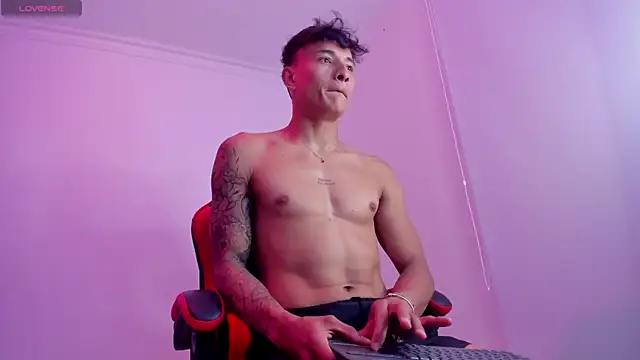 Snapshot of DavisFirb chatting on 03-20-26, 11:09 DavisFirb online show from 03-20-26, 11:09