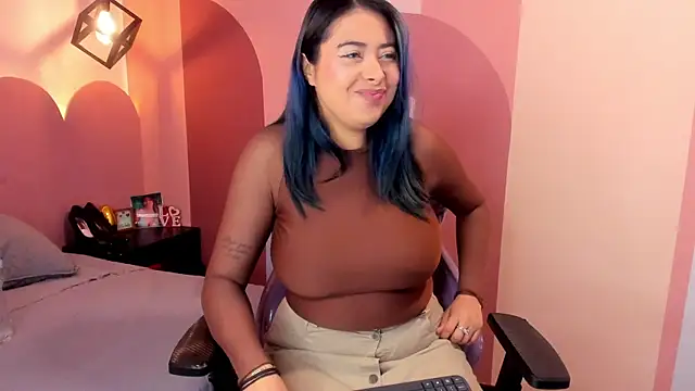 Snapshot of ValeryBoobs1 chatting on 05-21-26, 01:07 ValeryBoobs1 online show from 05-21-26, 01:07