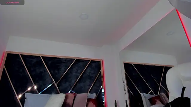 SusanaHenao online show from 10-10-25, 05:34