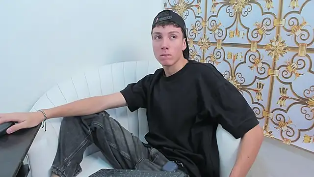 LittleDanny  online show from 12-18-25, 04:24