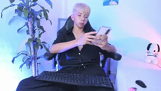 Hyunjin Son online show from 01-06-26, 06:00