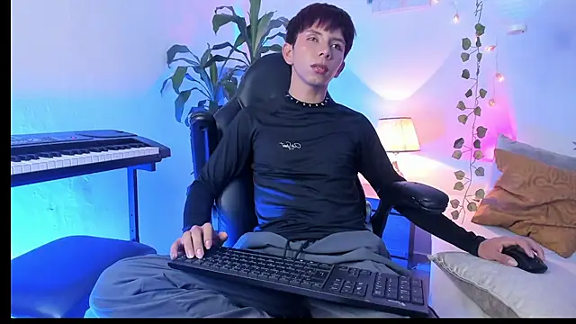 Hyunjin Son online show from 04-11-26, 10:03