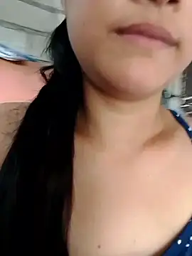 Snapshot of Pretty-Queen21 chatting on 10-18-25, 02:58 Pretty-Queen21 online show from 10-18-25, 02:58