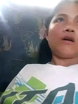 Snapshot of Pretty-Queen21 chatting on 10-20-25, 04:13 Pretty-Queen21 online show from 10-20-25, 04:13