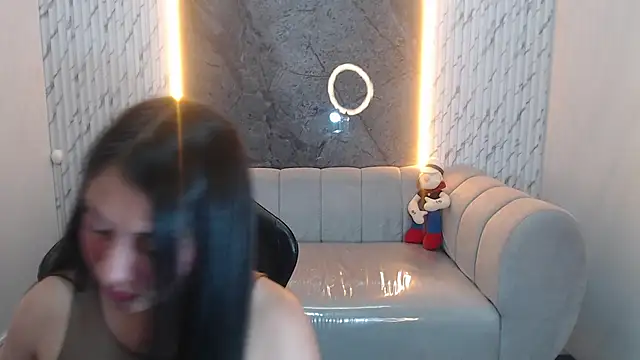 Snapshot of Ivony18_b chatting on 10-19-25, 03:07 Ivony18 b online show from 10-19-25, 03:07