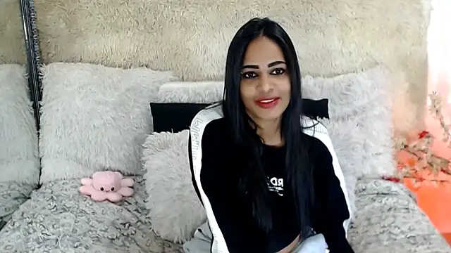 indianchic89 online show from 12-14-25, 04:40