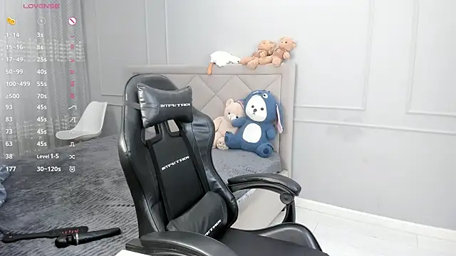 Yunleah online show from 09-23-25, 01:41