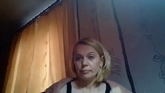 LiluXRose online show from 10-14-25, 09:54