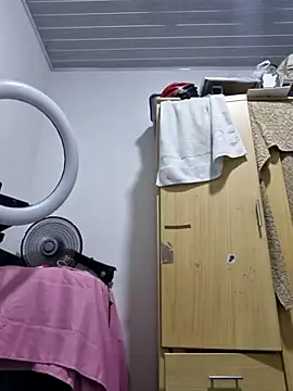 Snapshot of maleja23 chatting on 10-21-25, 02:12 maleja23 online show from 10-21-25, 02:12