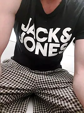 Snapshot of Hahahhdsj112 chatting on 10-04-25, 09:35 Hahahhdsj112 online show from 10-04-25, 09:35