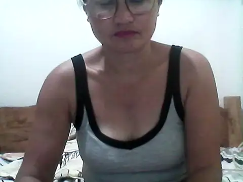 nathalie0045 online show from 06-04-26, 10:49
