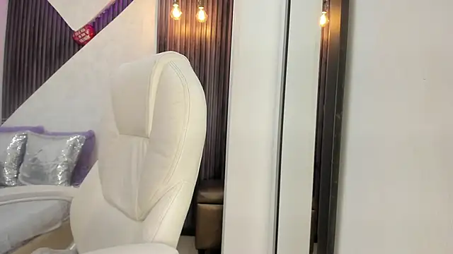 roxana santini online show from 11-24-25, 03:34