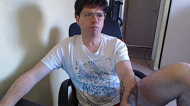 blueandwhite1 online show from 04-15-26, 08:21