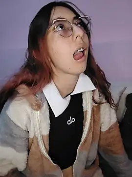 Snapshot of AnnieSparkle chatting on 10-21-25, 12:22 AnnieSparkle online show from 10-21-25, 12:22