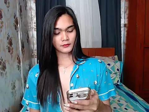 Snapshot of lady_in_moon chatting on 10-09-25, 12:58 lady in moon online show from 10-09-25, 12:58