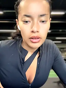 Snapshot of Risky_Workouts chatting on 10-06-25, 09:40 Risky Workouts online show from 10-06-25, 09:40