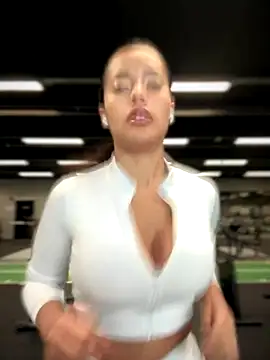 Snapshot of Risky_Workouts chatting on 10-22-25, 08:25 Risky Workouts online show from 10-22-25, 08:25