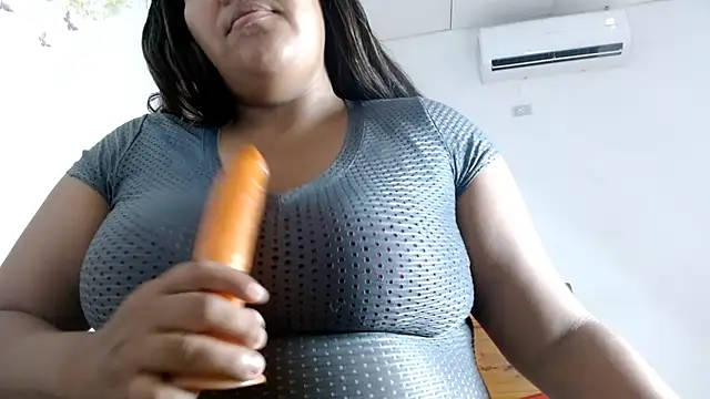 Snapshot of 69smallstar chatting on 12-03-25, 06:17 69smallstar online show from 12-03-25, 06:17