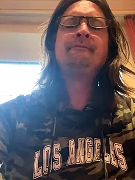 Snapshot of Cleohot1977 chatting on 09-26-25, 04:00 Cleohot1977 online show from 09-26-25, 04:00