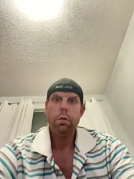 Snapshot of CouplesFuckToy69 chatting on 10-28-25, 04:27 CouplesFuckToy69 online show from 10-28-25, 04:27