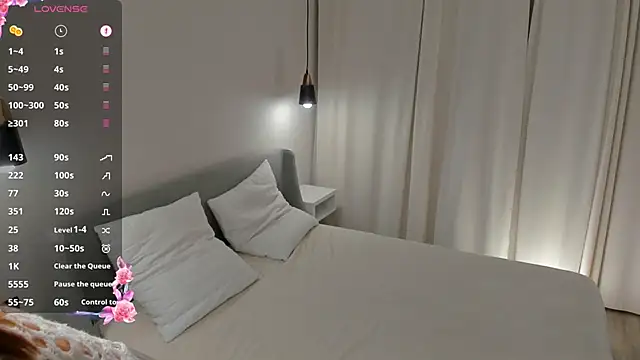 Snapshot of SirenaOstrem chatting on 10-30-25, 01:07 SirenaOstrem online show from 10-30-25, 01:07