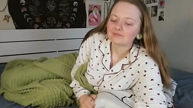 WonderConnie1 online show from 09-15-25, 04:45