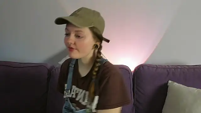 Snapshot of WonderConnie1 chatting on 09-23-25, 03:20 WonderConnie1 online show from 09-23-25, 03:20