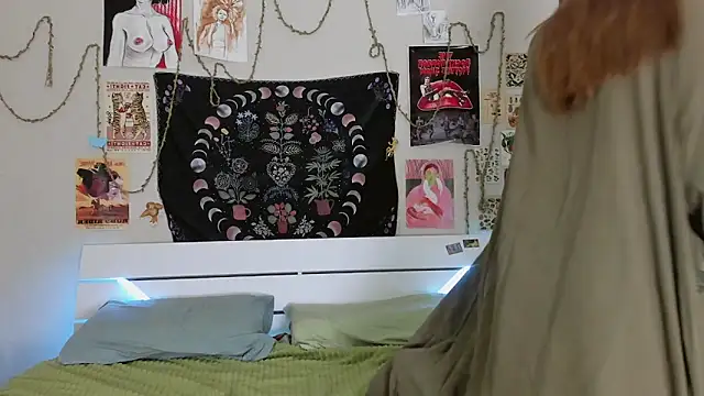 Snapshot of WonderConnie1 chatting on 11-13-25, 12:48 WonderConnie1 online show from 11-13-25, 12:48