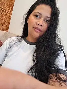 Snapshot of Alessandraa- chatting on 02-01-26, 10:19 Alessandraa- online show from 02-01-26, 10:19