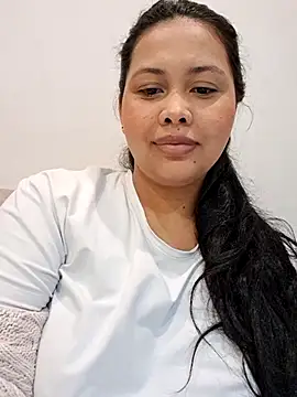 Snapshot of Alessandraa- chatting on 02-05-26, 04:28 Alessandraa- online show from 02-05-26, 04:28