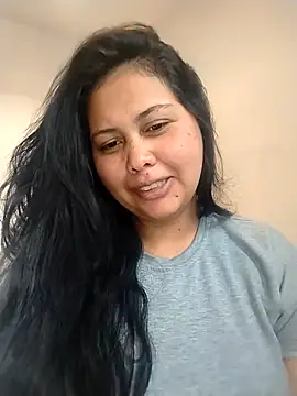 Snapshot of Alessandraa- chatting on 02-13-26, 04:25 Alessandraa- online show from 02-13-26, 04:25