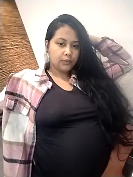 Snapshot of Alessandraa- chatting on 02-15-26, 11:56 Alessandraa- online show from 02-15-26, 11:56